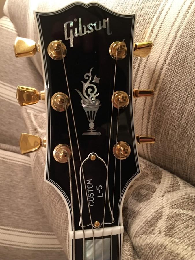 Gibson les sales paul head
