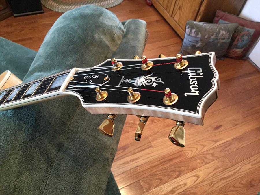 Different versions of Gibson&rsquo;s &ldquo;Open Book&rdquo; headstock...?-97cf91bb-377d-46ea-a485-69a764948598-jpg