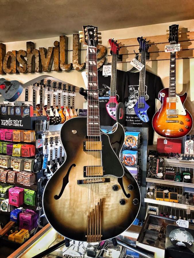 Interesting Gibson ES-175-64060f9c-3ea4-4d08-9c60-6f65147de877-jpg