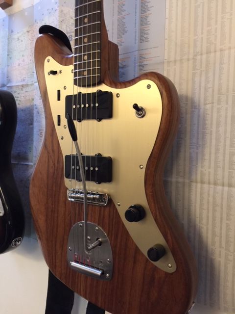 The jazzmaster Shape – is it really that comfortable?-img_1908-jpg