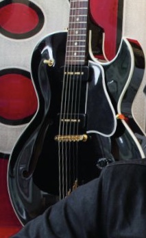 Help to identify this guitar please-e260a44c-9789-462c-b2b4-35c442e2a2ea-jpeg