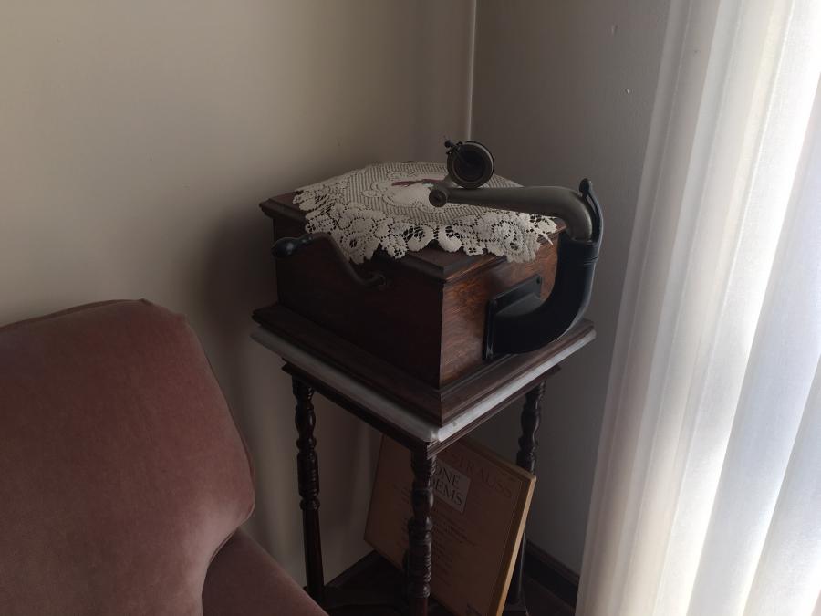 Audiophiles - Stereo help/guidance-victrola-jpg