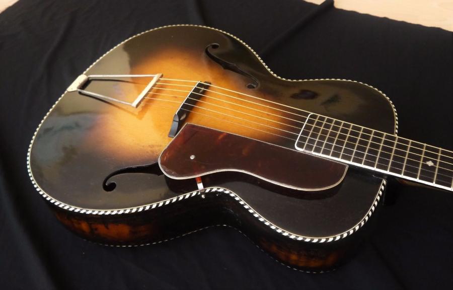 Help me identify this old archtop-carbonell-archtop-36-1-jpg