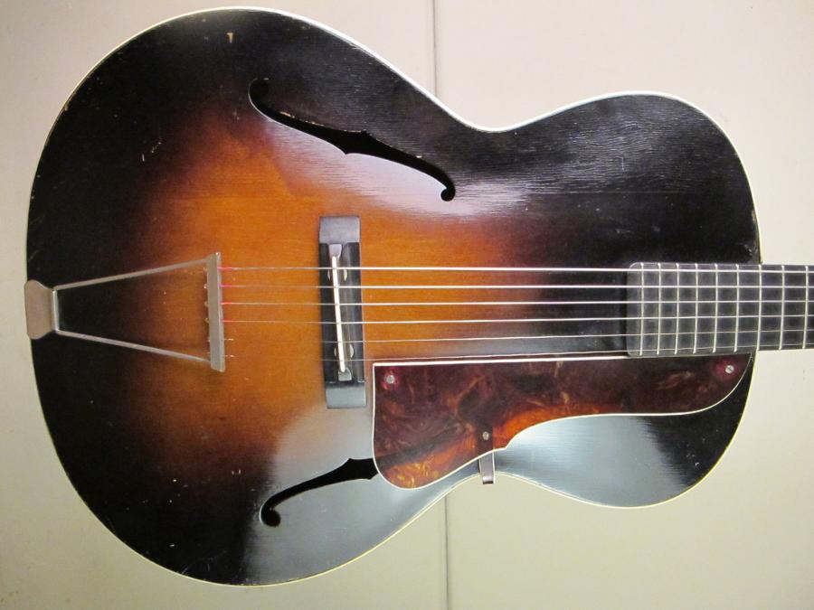Help me identify this old archtop-schonbach_nn_21_02-jpg