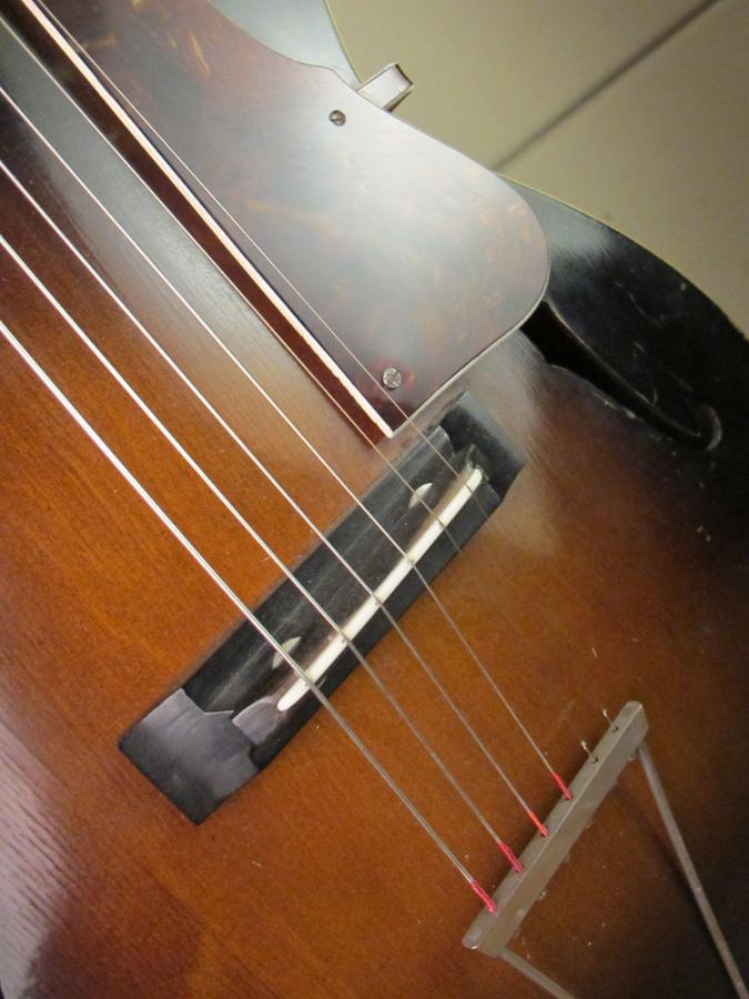 Help me identify this old archtop-schonbach_nn_21_08-jpg