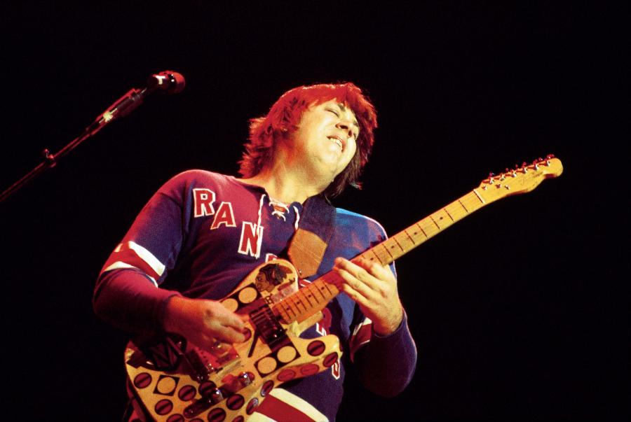 Playing Jazz on a Gibson SG-7582a7b7-22cd-4f26-861e-058b32b24f65-jpg
