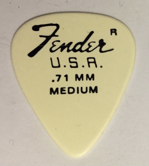 Why do jazz guitarists use small picks?-1484aa9e-80c1-4013-bc5c-a84711e395f8-jpeg