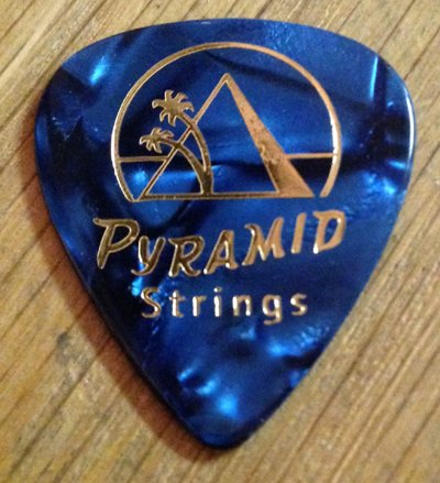 Why do jazz guitarists use small picks?-b549c871-19fc-422d-9f98-2d5dfba7e00e-jpeg