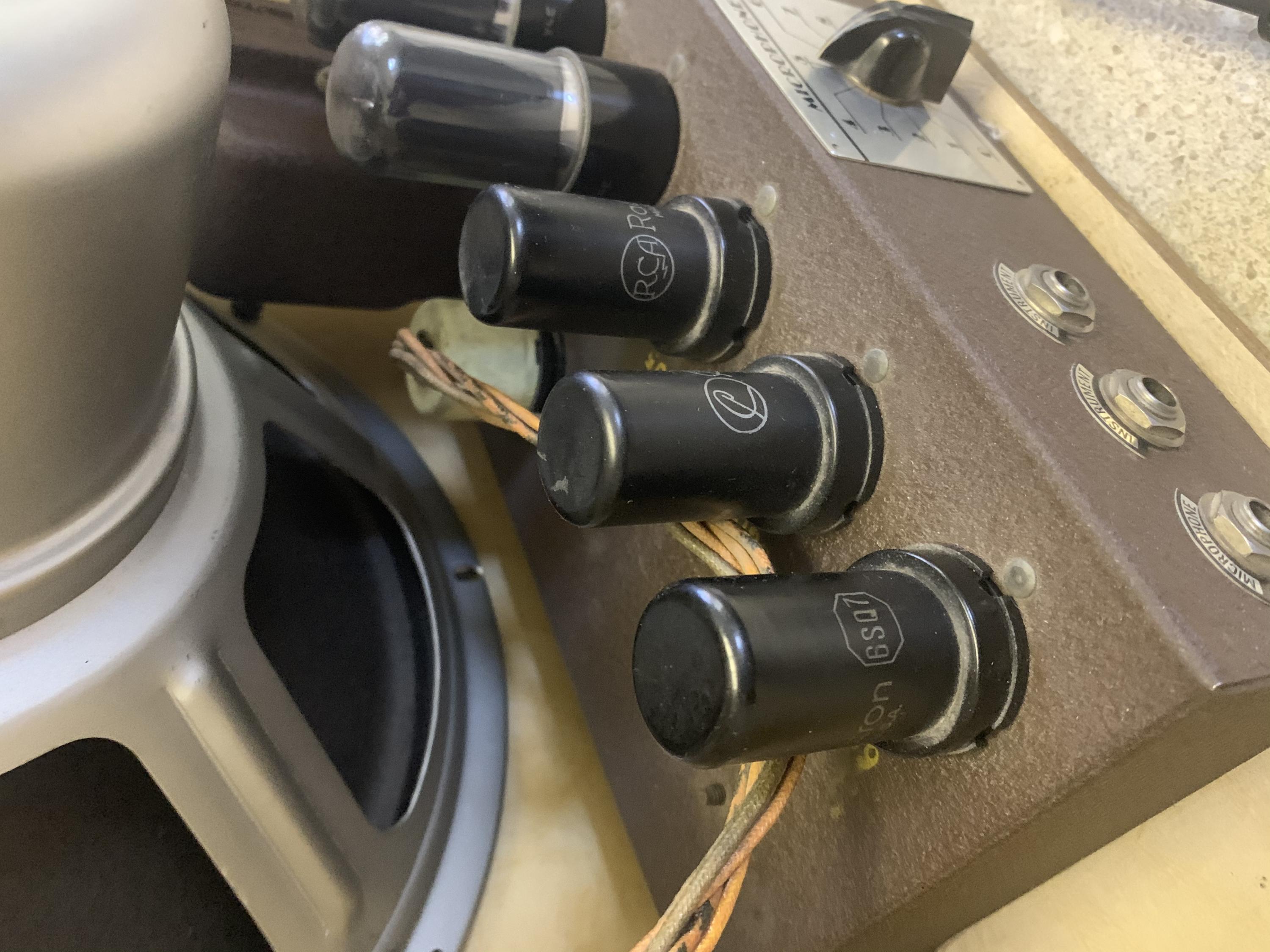 Vintage Gibson Amps-b9e4e80a-aa18-4108-8222-a44a40e0f0a2-jpg