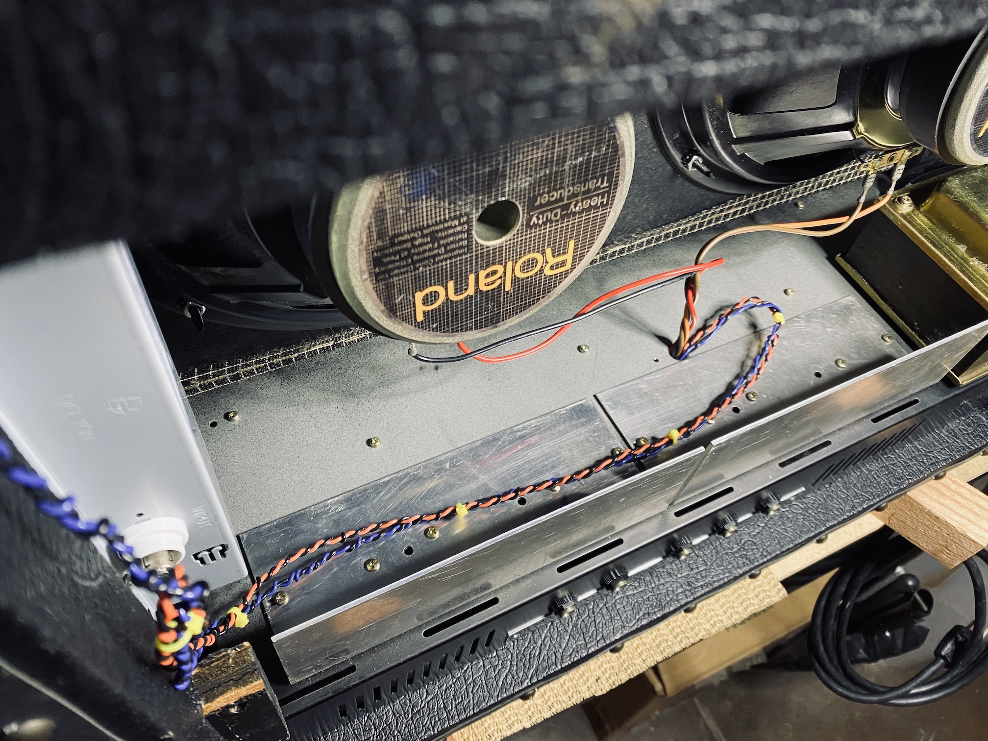 A possible circuit mod solution for Roland Jazz Chorus hiss-img_0359-jpg