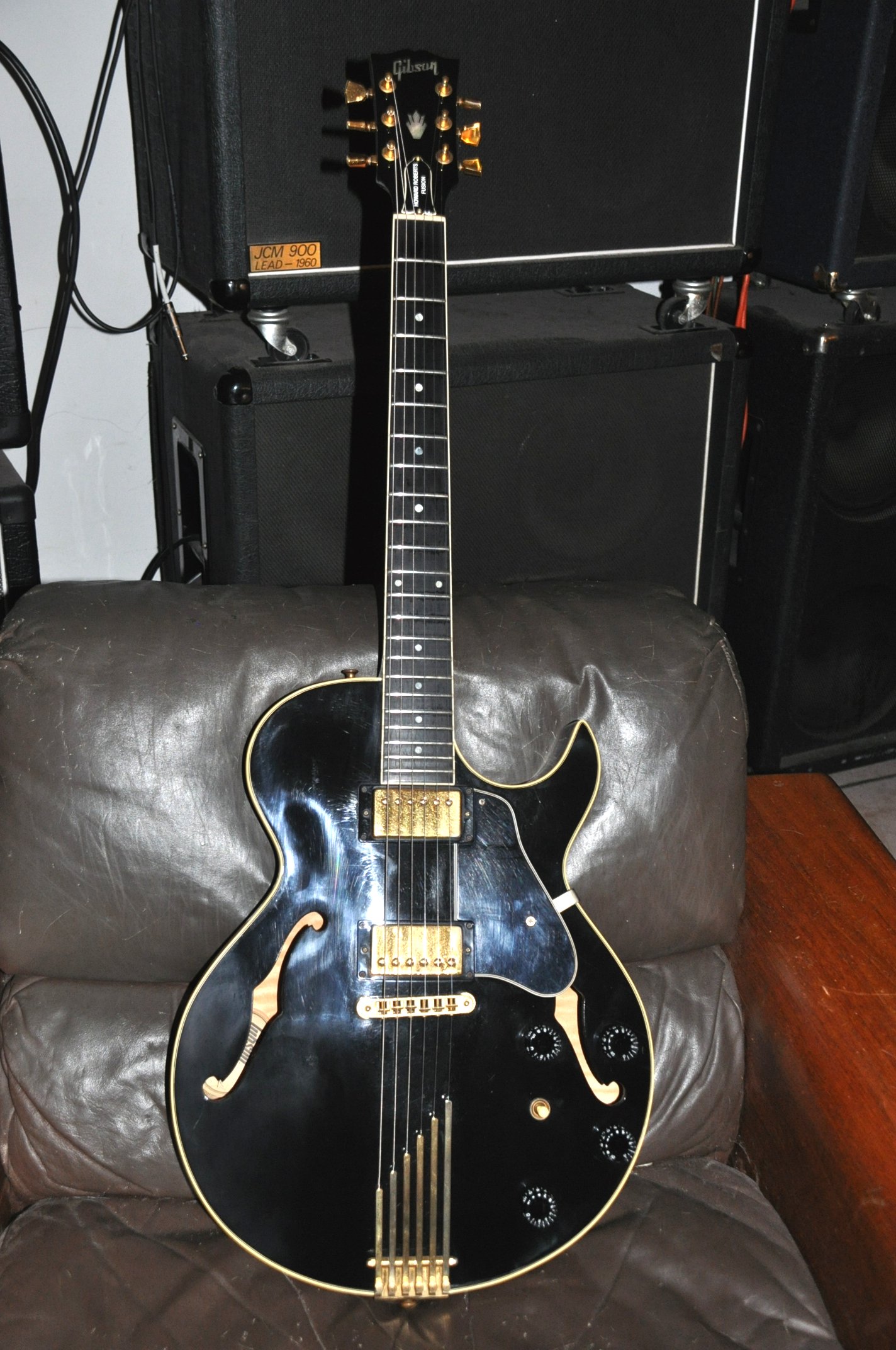 Gibson ES-135 - Sound difference between stoptail and trapeze tailpiece hollowbody?-howard_roberts-jpg