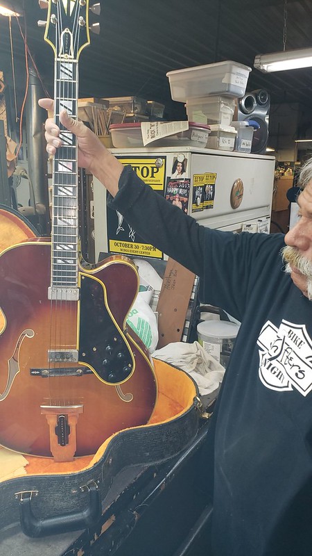 Gibson Johnny Smith 1966-51272693738_d91bbd86e0_c-jpg