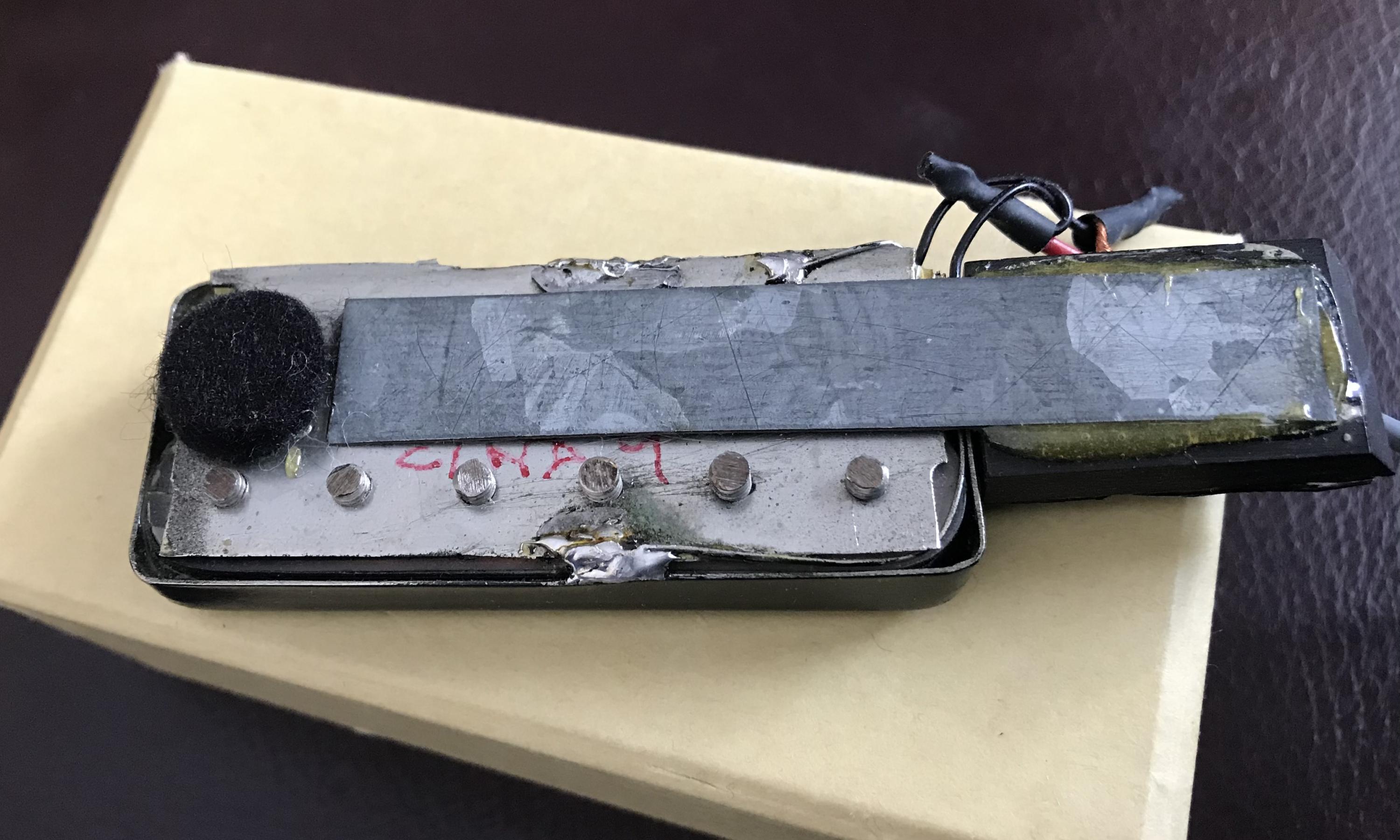 What kind of pickup was on my 1989 Benedetto Fratello?-69c30f70-af1a-4af2-9b68-2a944f01f486-jpg