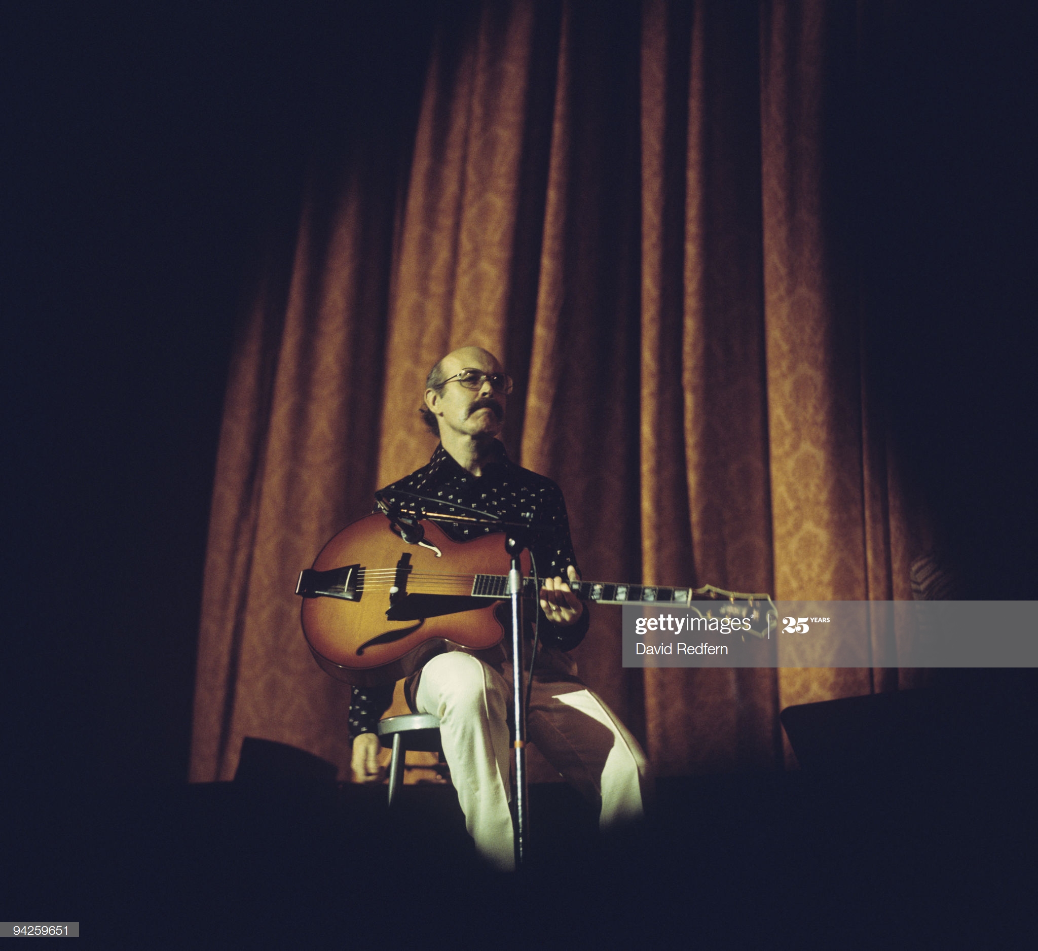 What notable players play(ed) D&rsquo;Aquisto (or D&rsquo;Aquisto influenced) guitars?-jim-hall-daquisto-jpg