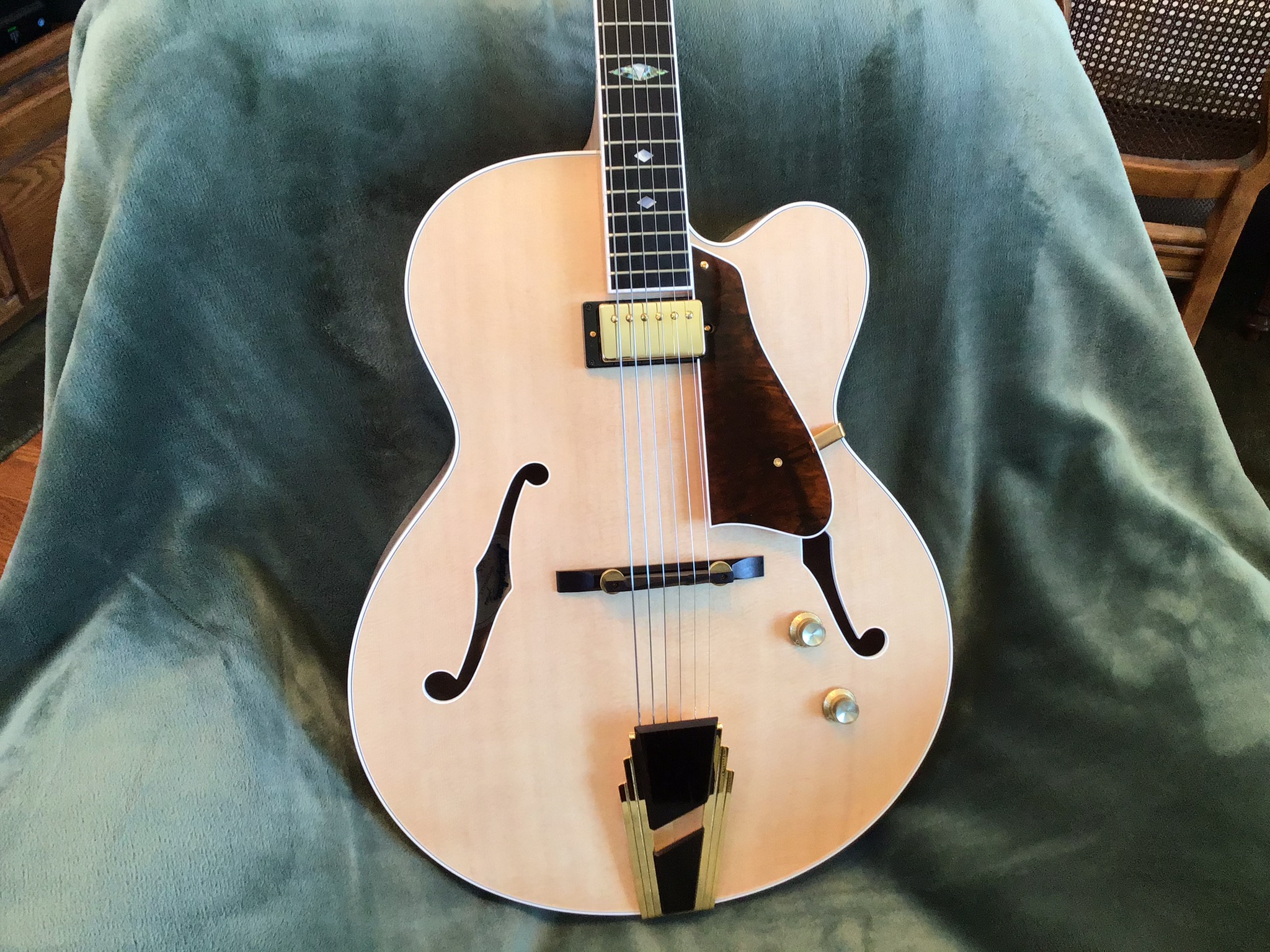 17" Archtop Replacement for an L-5-29f8fa87-3fcc-49e7-993f-bde8e784c554-jpeg