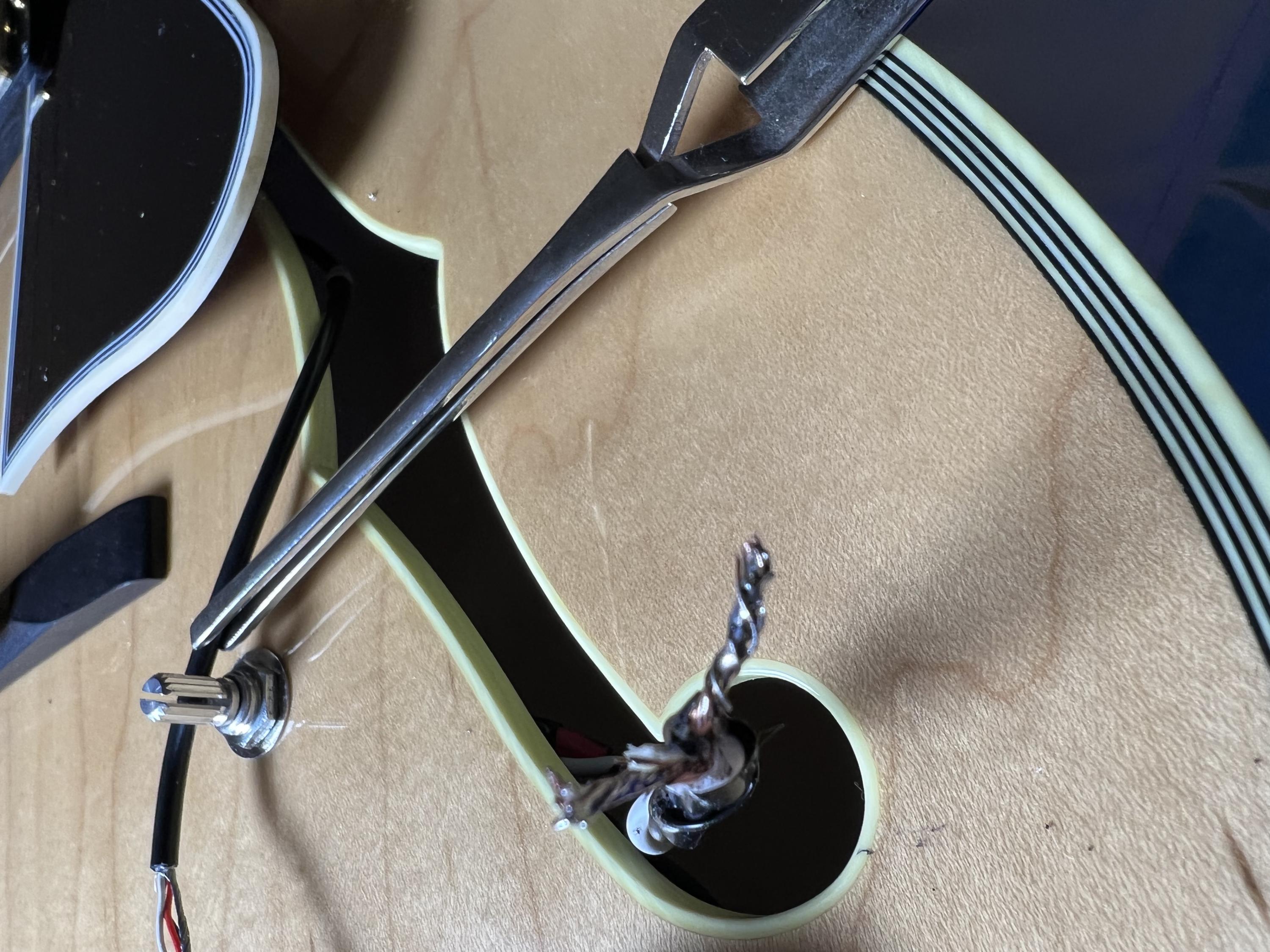 Any who also has a Ibanez Artstar AF-200NT?-63dbef63-89c3-4a62-878b-c911a3d94071-jpg
