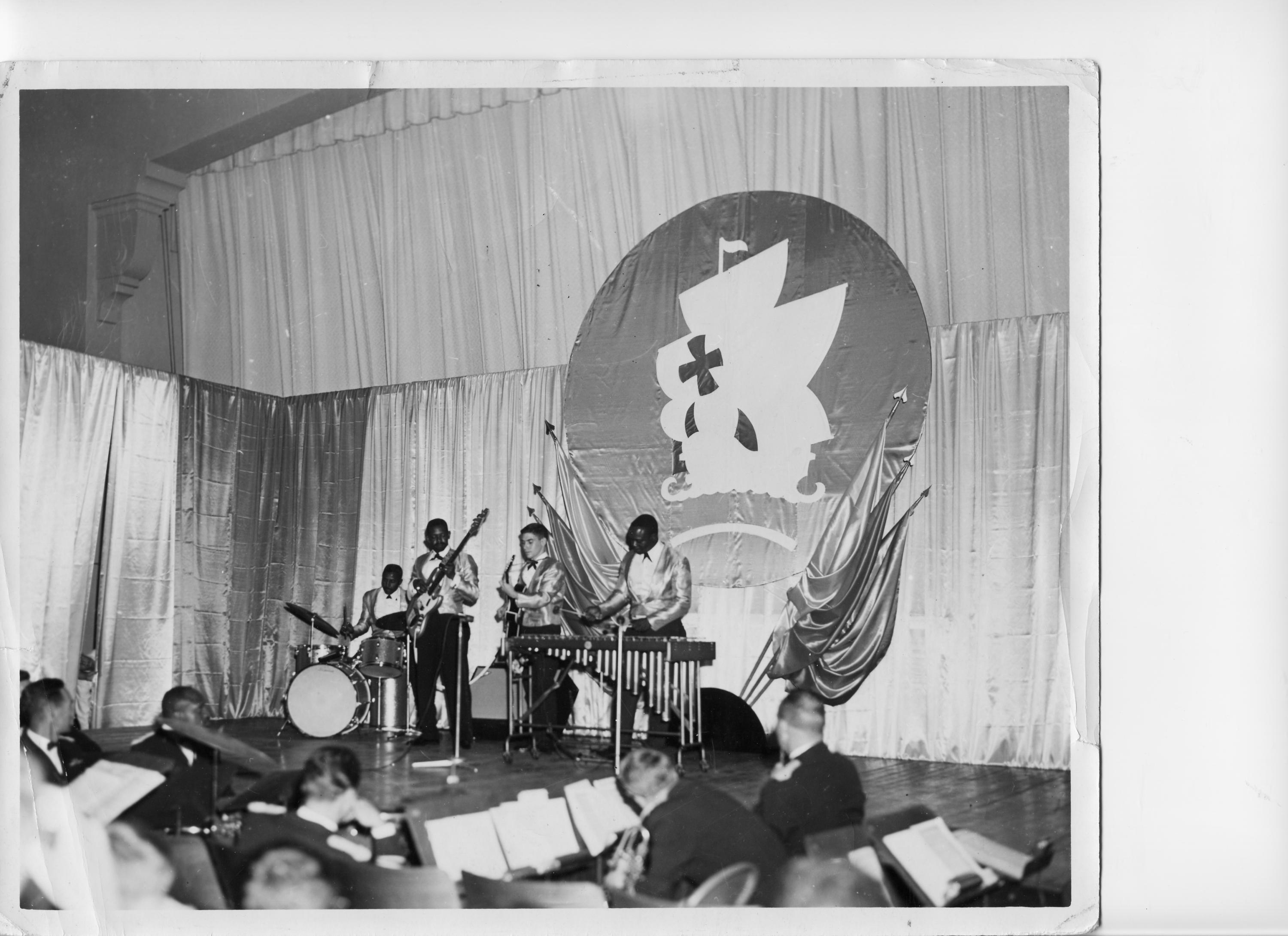Future of jazz guitar amplification?-concert-jpg