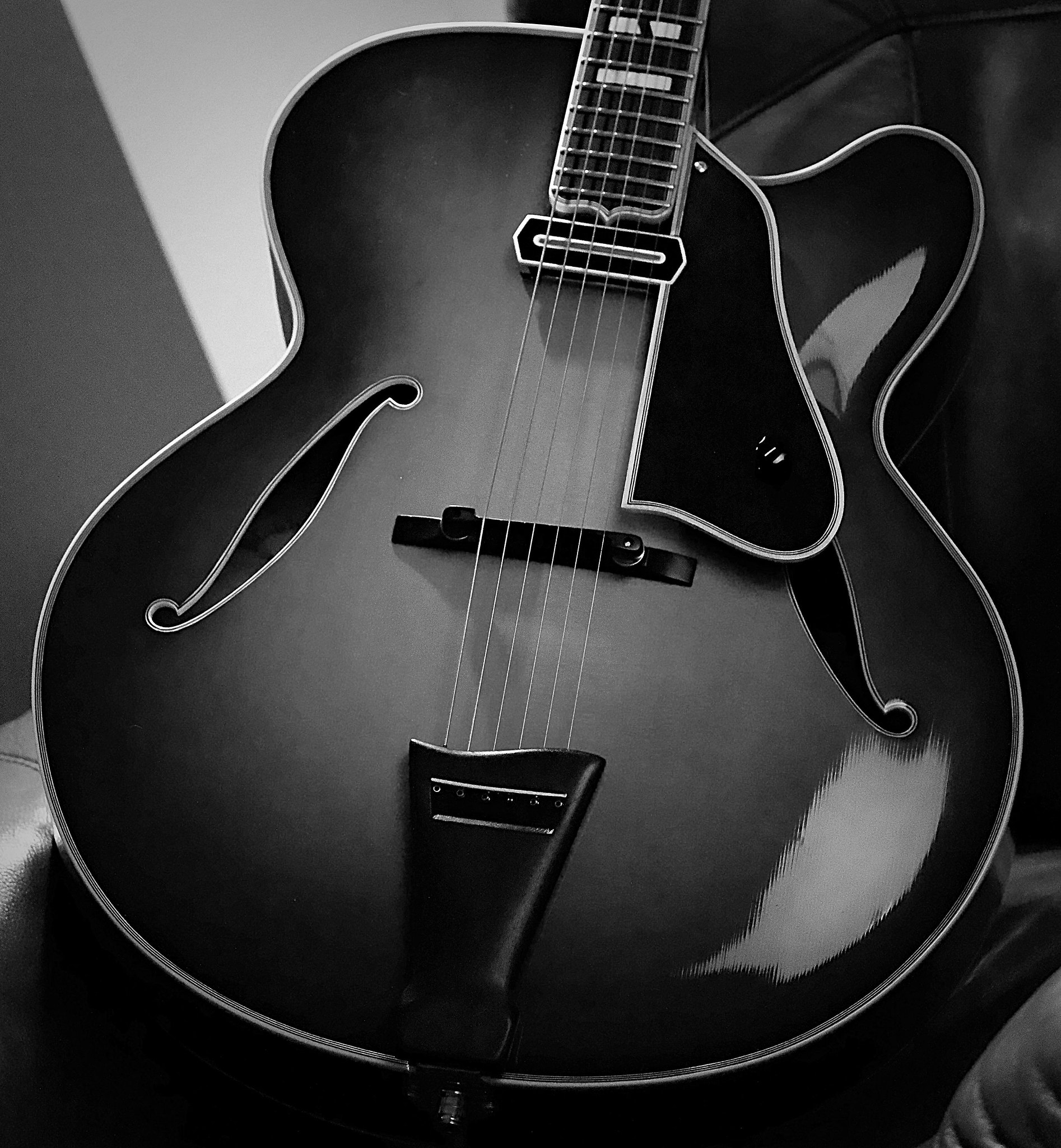 Wu / Lora Archtop For Big Hands ... A Few Questions For Owners-54f7fdc4-001c-4440-acfe-189909b161e0-jpeg