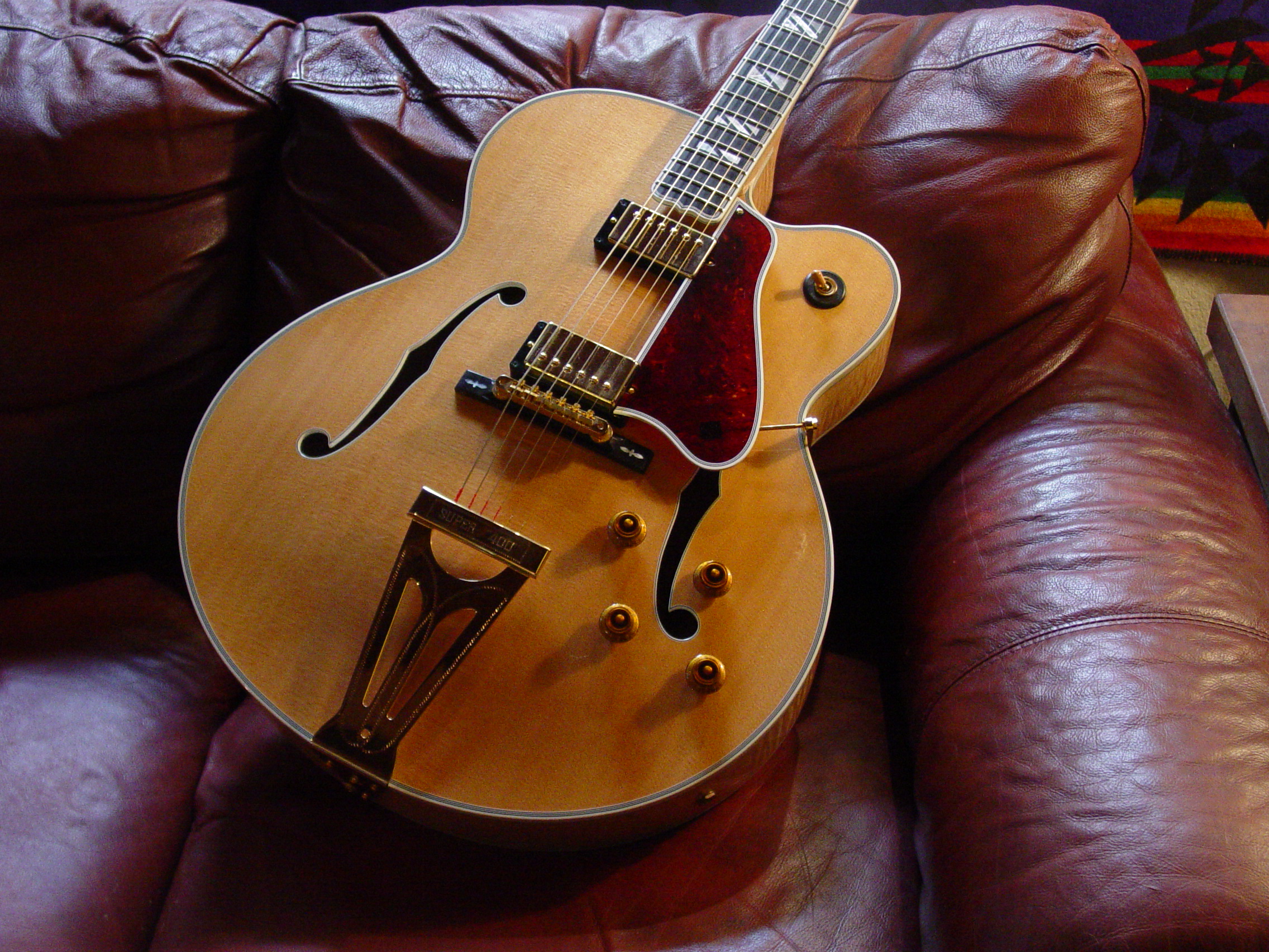 Recent Gibson custom shop tour  ... looks like they are still making archtops in 2022-dsc07538-jpg