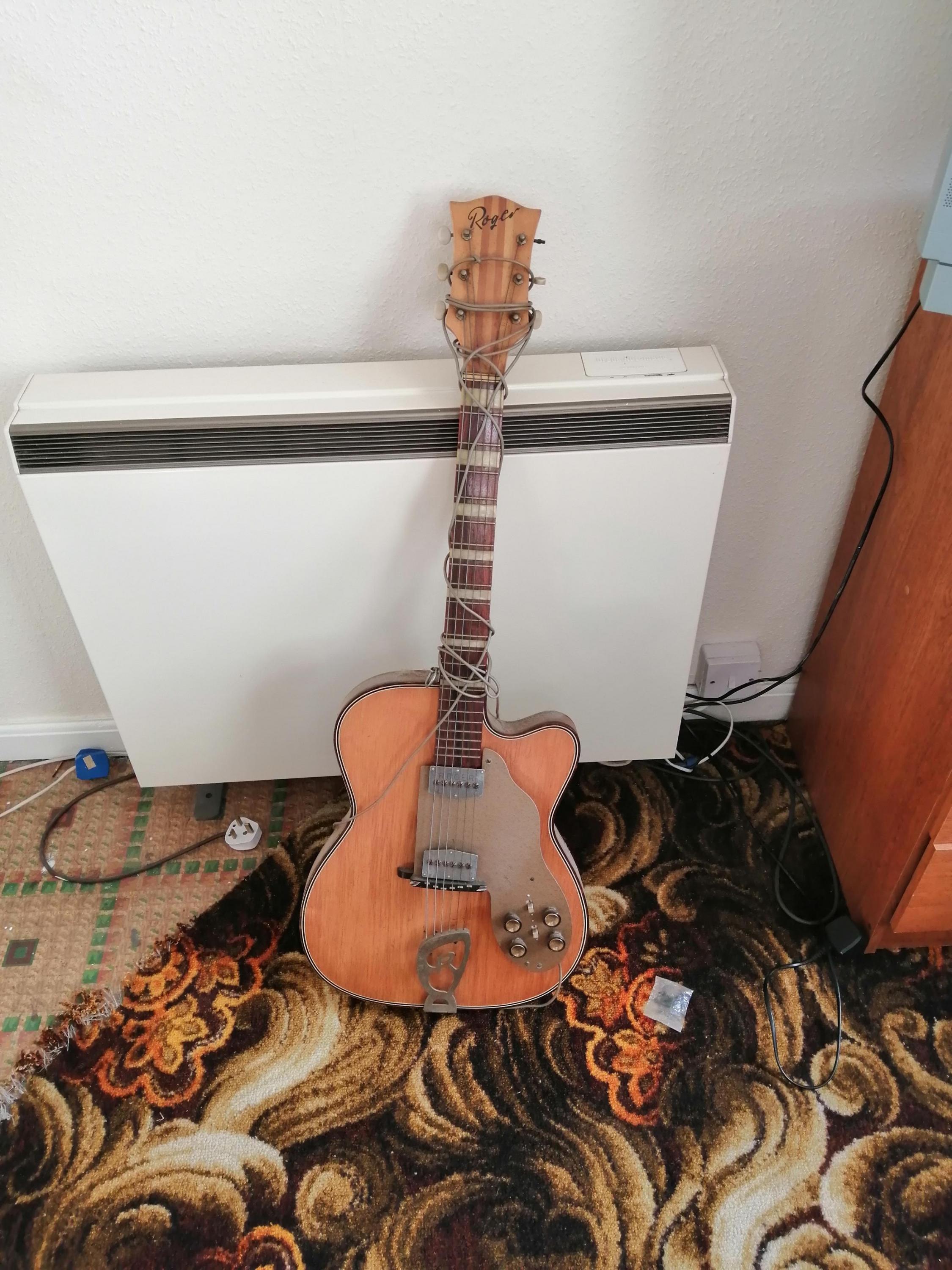 Roger electric hollowbody guitar (possibly a 56 "club")-img_20200310_144831-jpg