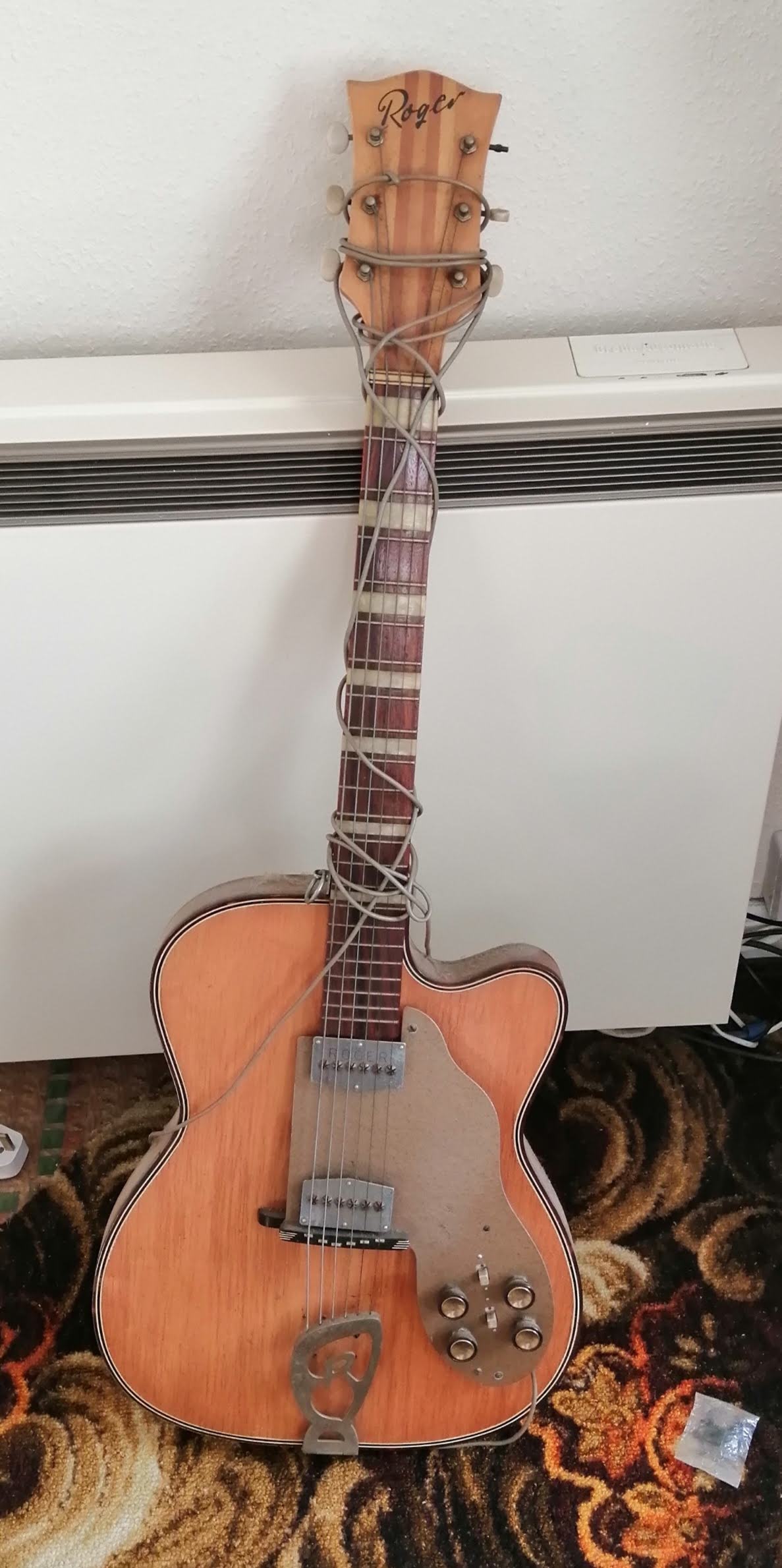 Roger electric hollowbody guitar (possibly a 56 "club")-img_20200422_200725-jpg
