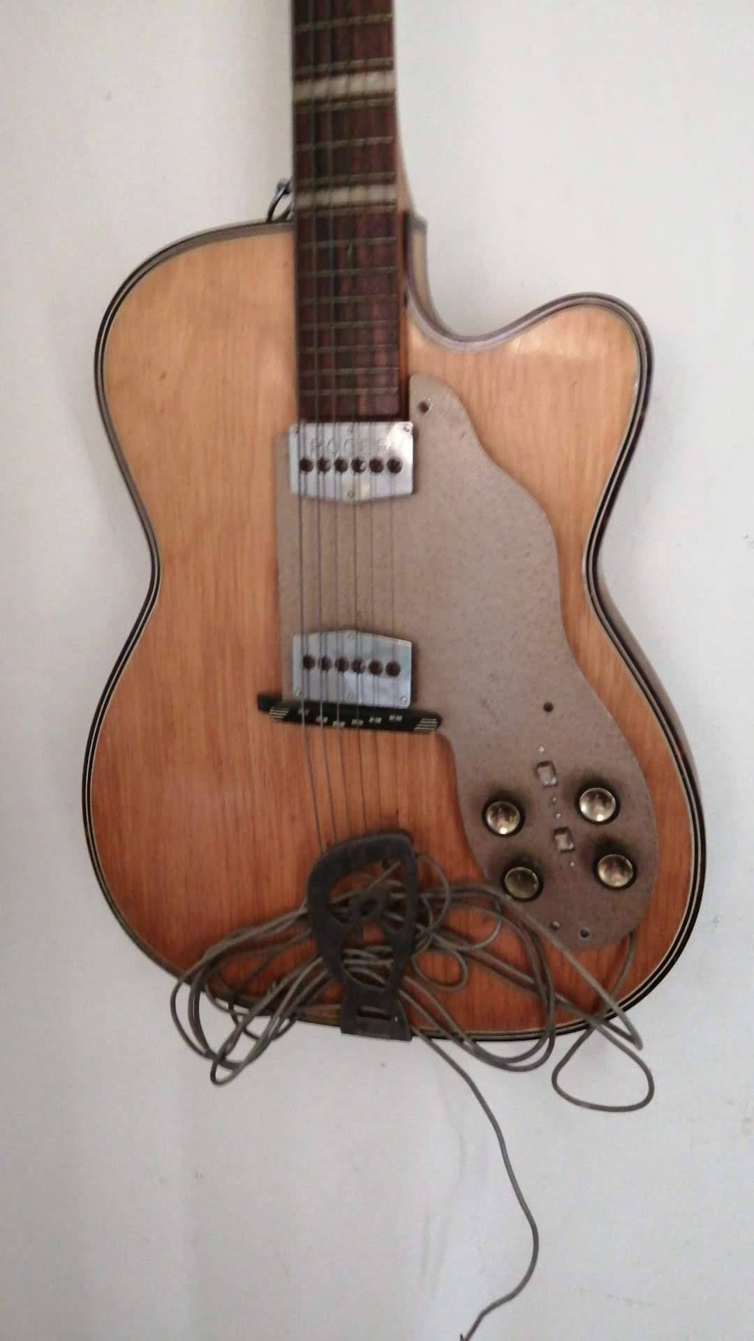 Roger electric hollowbody guitar (possibly a 56 "club")-fb_img_1598257683139-jpg