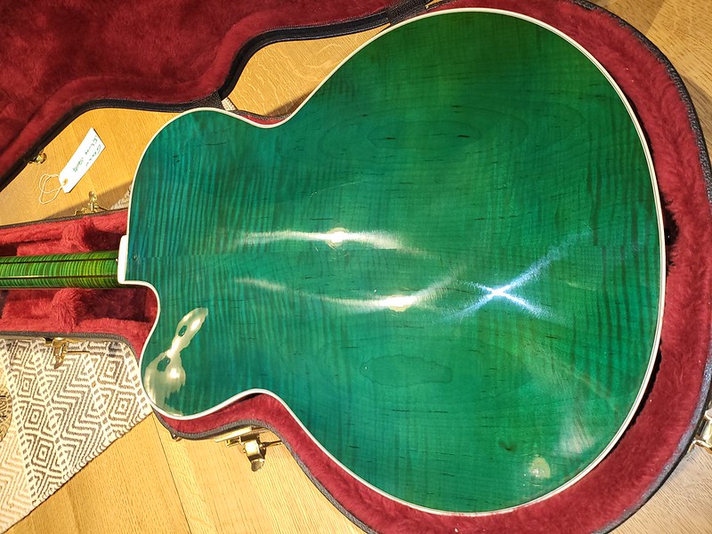 Heritage Johnny Smith - spruce up!-52253816058_65a3412e48_c-jpg