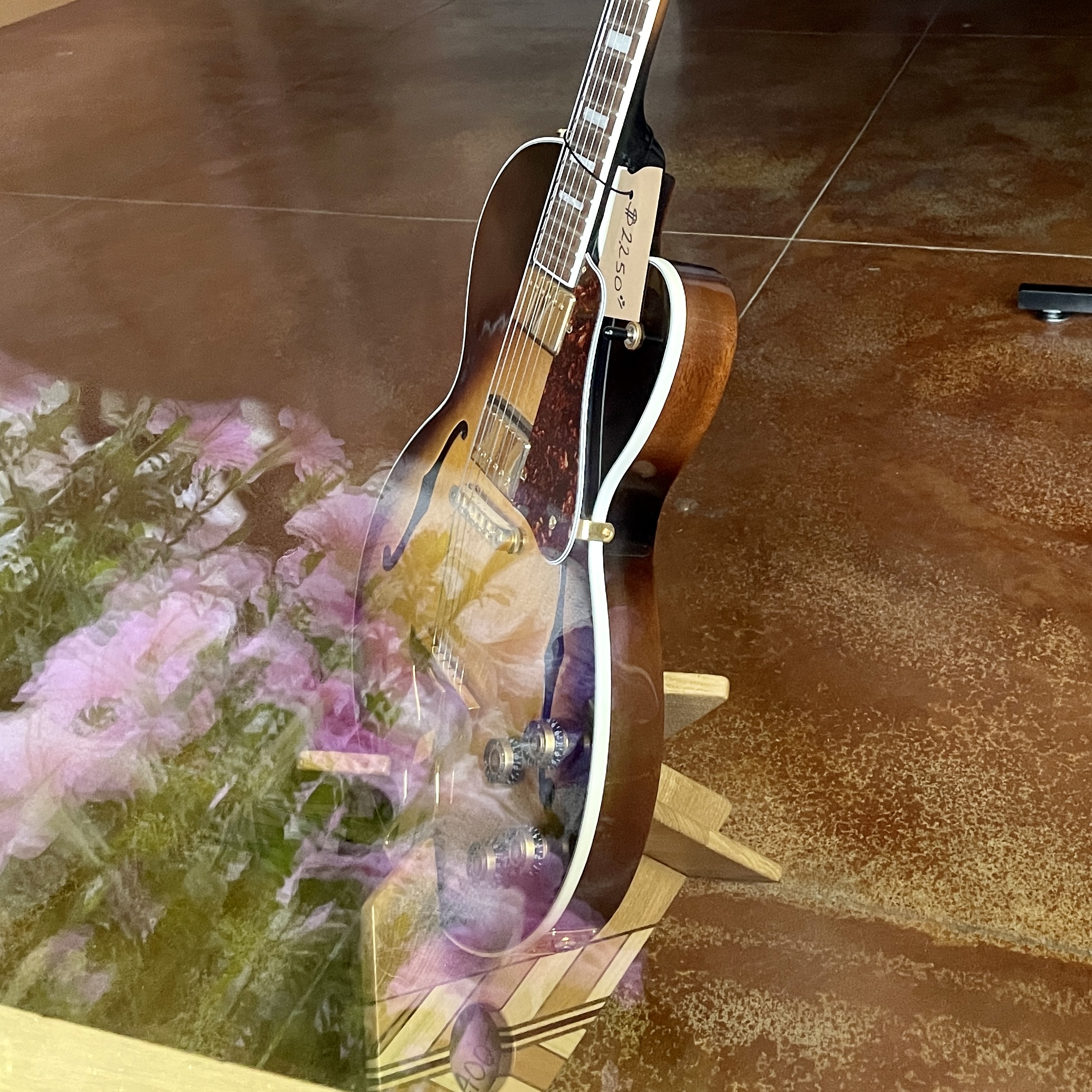 Can anyone identify this Gibson?-b145aab2-2ba4-4128-b9b1-33fd48caca71-jpeg