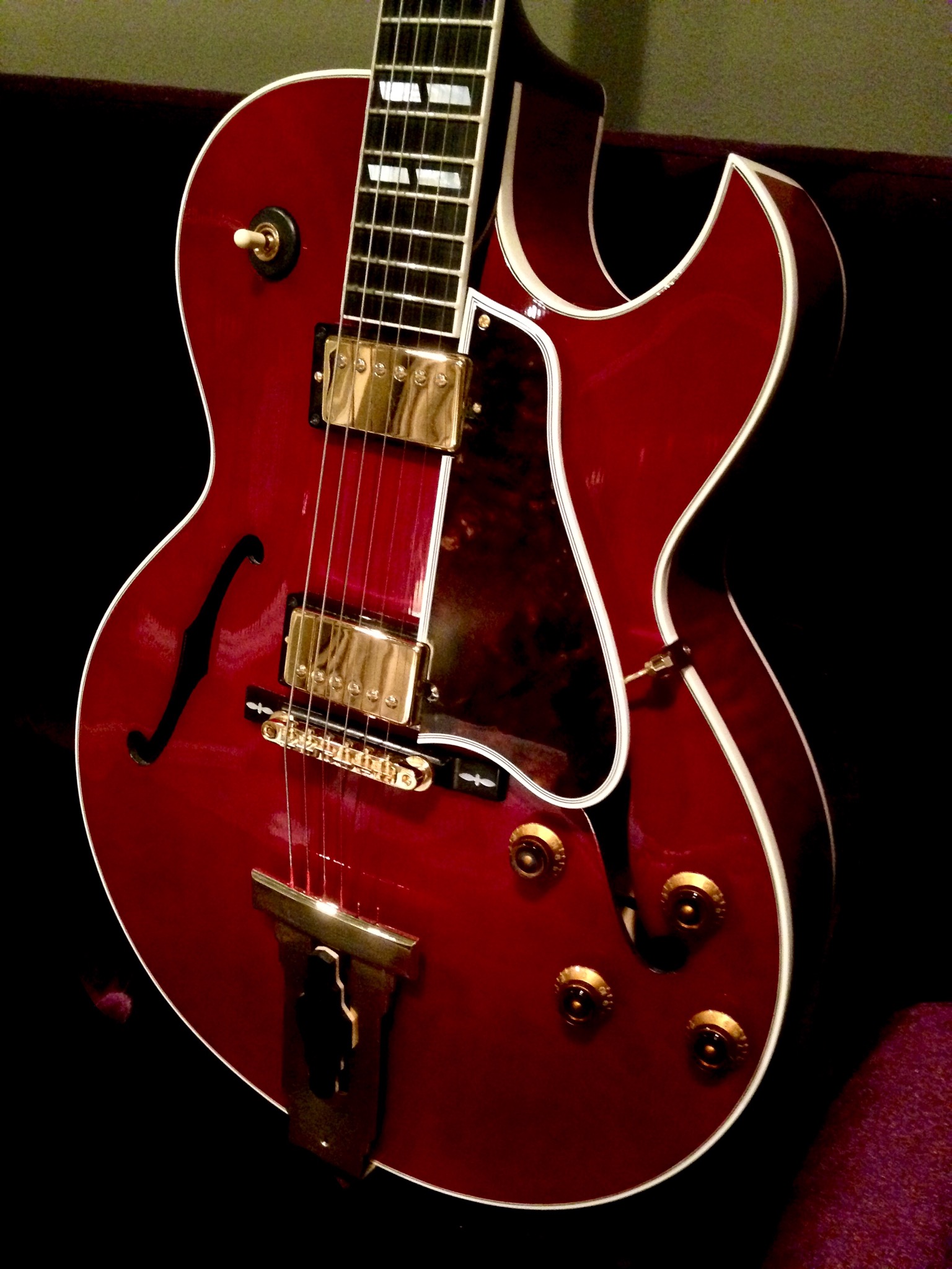 Archtops from days gone by...-bab90d47-ea6d-4473-b5ff-ec766bd00109-jpeg