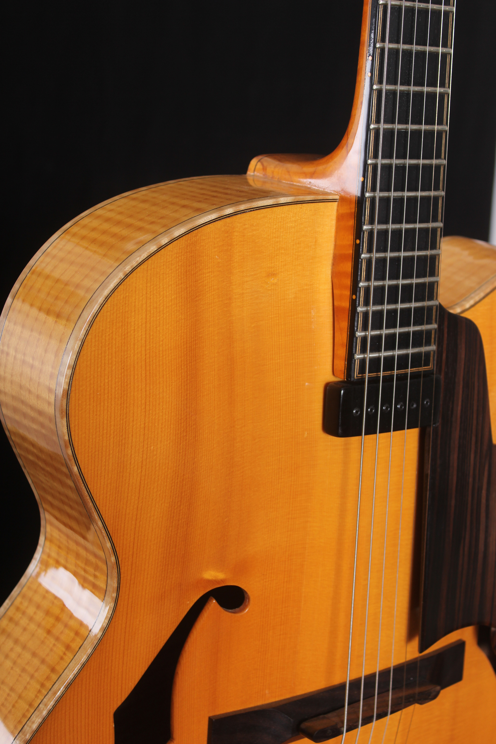 Knot in archtop top-excalibur-2003-front1s-jpg