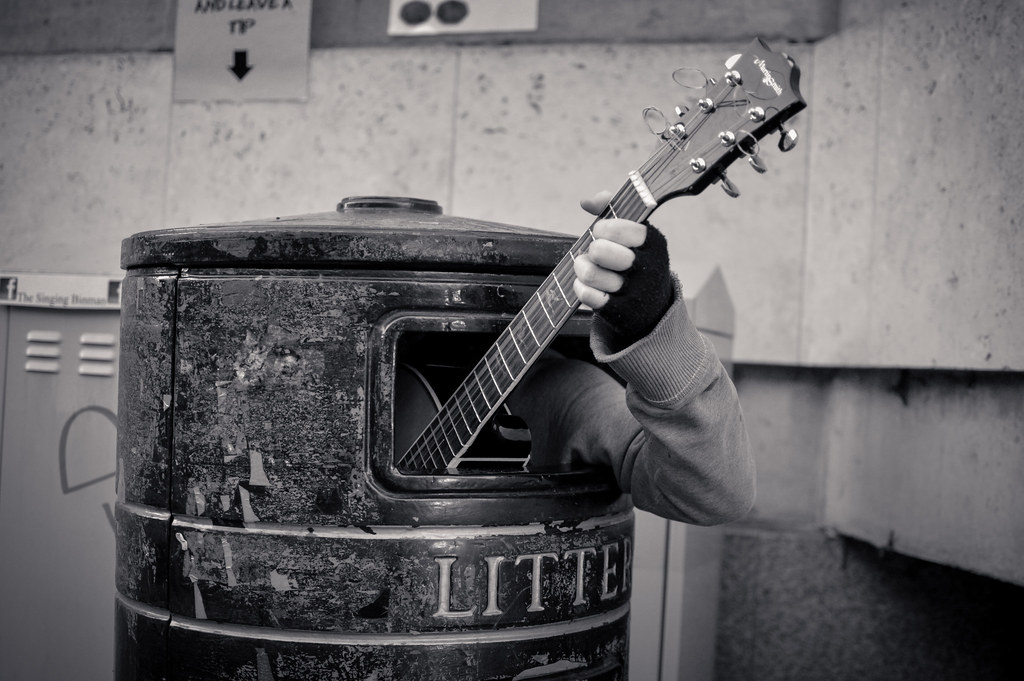 Knot in archtop top-guitar_player_in_trash_can-jpg