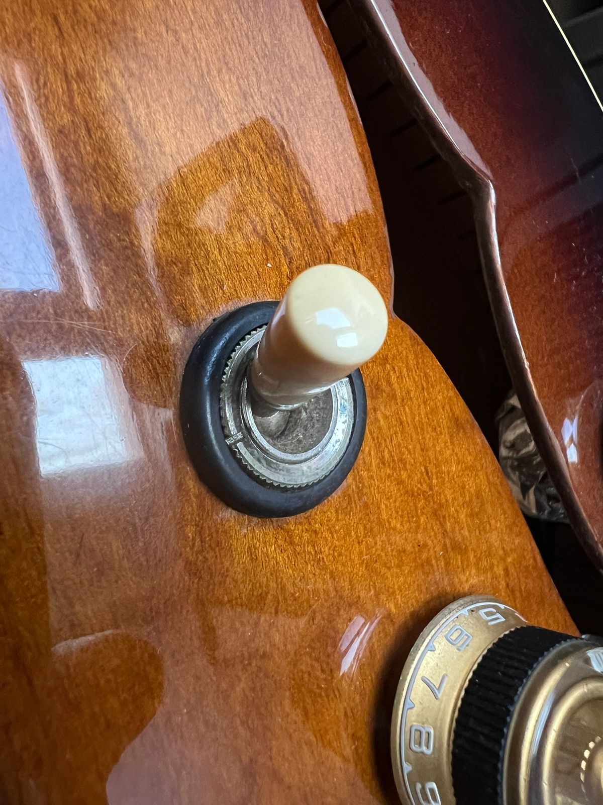 Opinion on vintage guitar repairs-whatsapp-image-2022-11-04-18-27-29-jpeg
