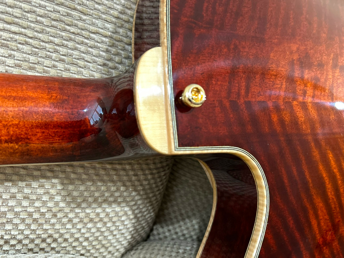Eastman Jazz Elite 16"-heel-jpeg