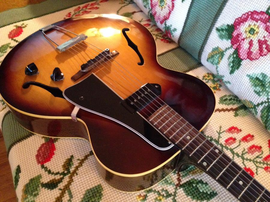Archtop - One pickup, no cutaway-image-jpg