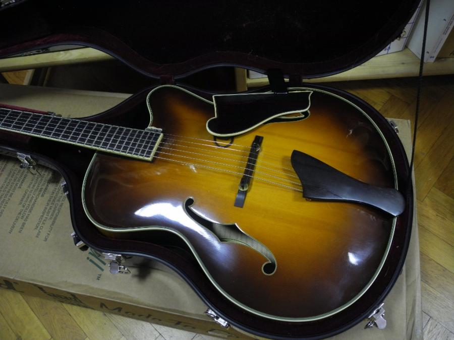 Eastman AR810CE-pic_broken-pickguard-jpg