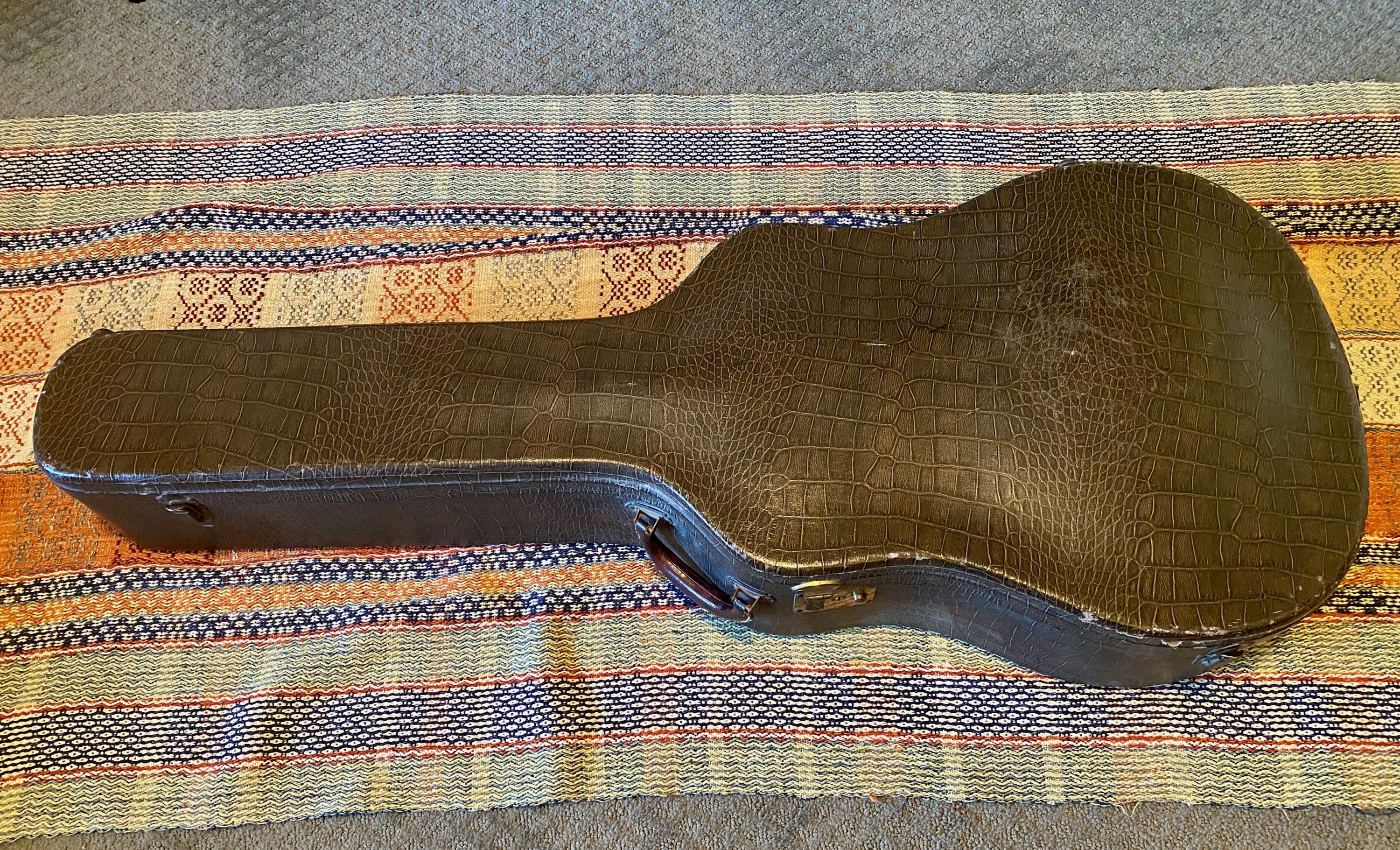 Vintage Gibson Cases?-55-d28-case-1-jpg