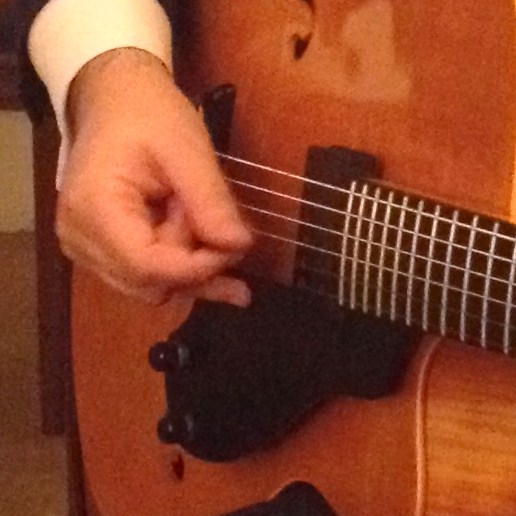 Alternate Picking (Floating hand VS Anchored)-picking1-jpg