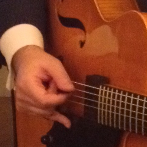 Alternate Picking (Floating hand VS Anchored)-picking2-jpg