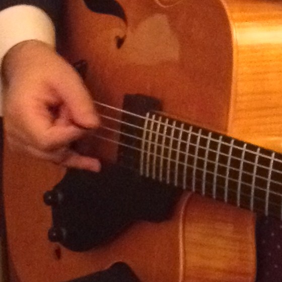 Alternate Picking (Floating hand VS Anchored)-picking3-jpg