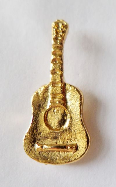 T/D in Maj vs D/D in Min-small-gilt-guitar-pin-jpg