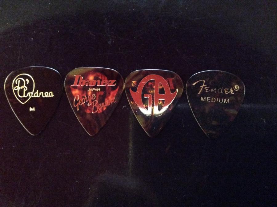 Benson Picking technique on Gibson L5 Wesmo-plectra-jpg