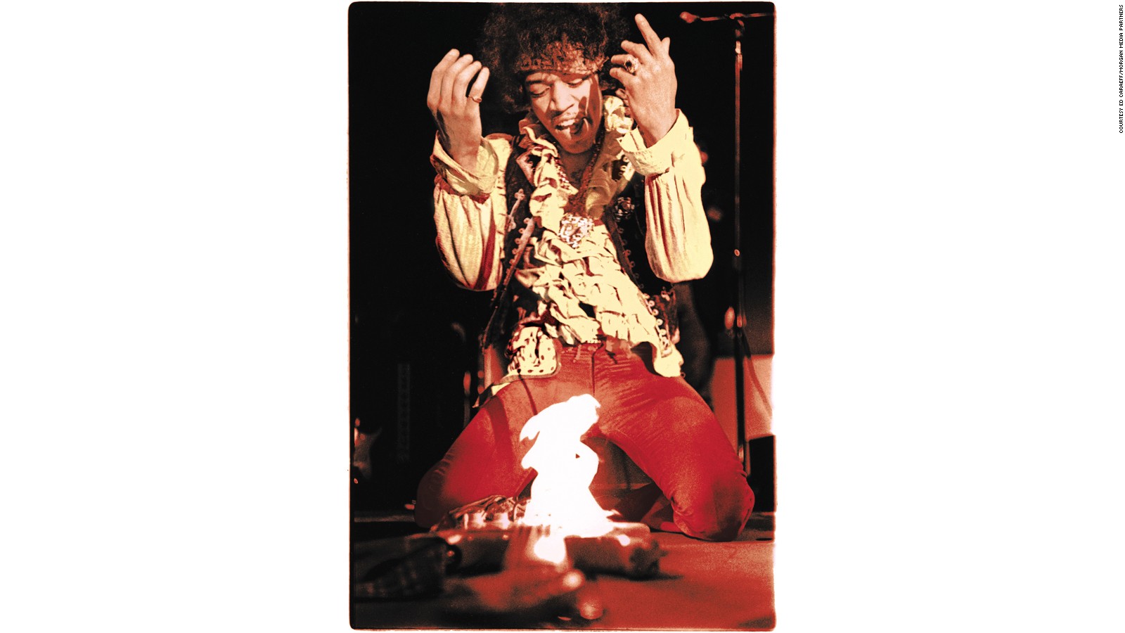 Jimi  Hendrix's guitar string gauges-jimi-hendrix-guitar-fire-jpg