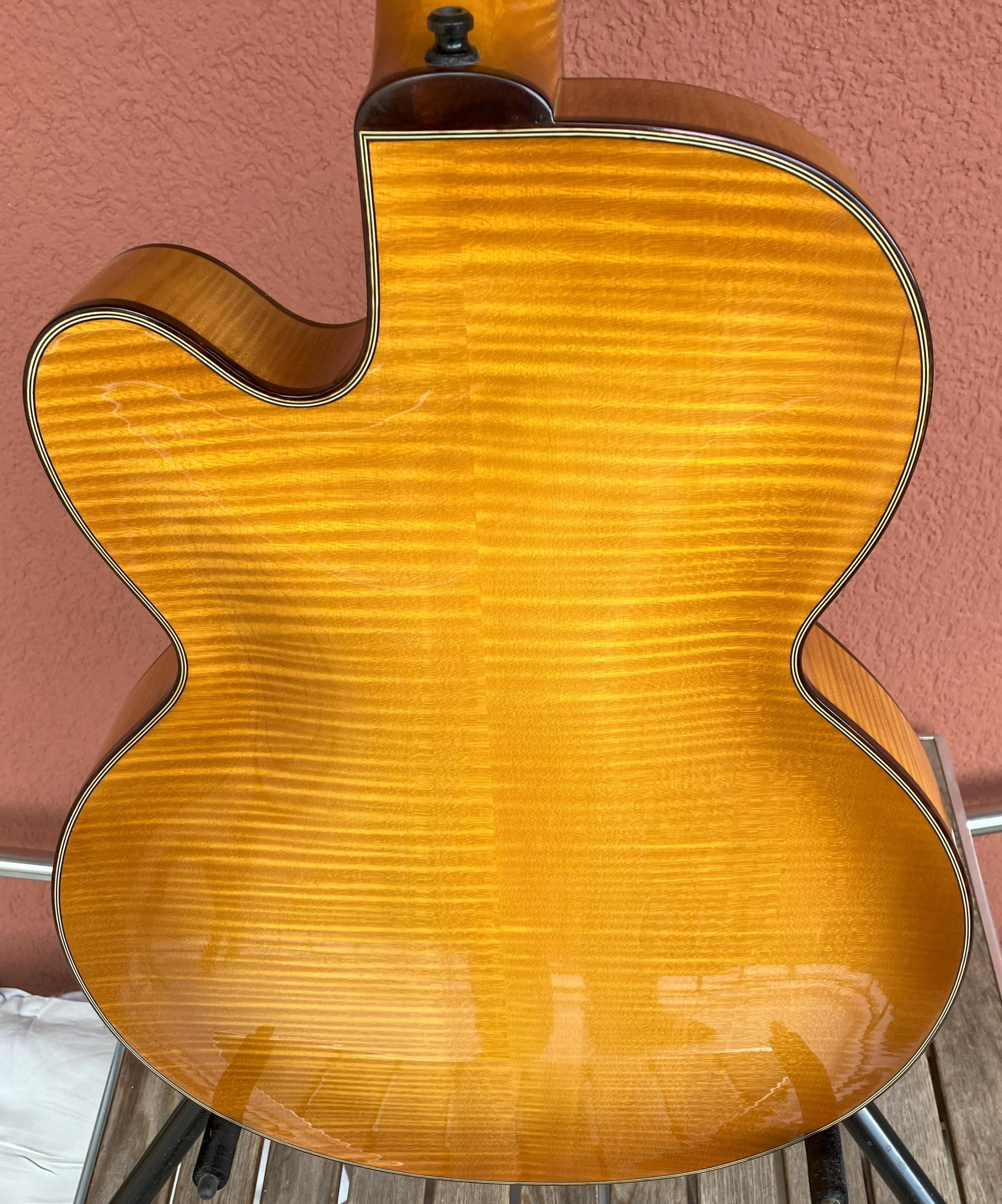 Jaén Jamaica 15'' Archtop Solid Wood 2016-03-jpg