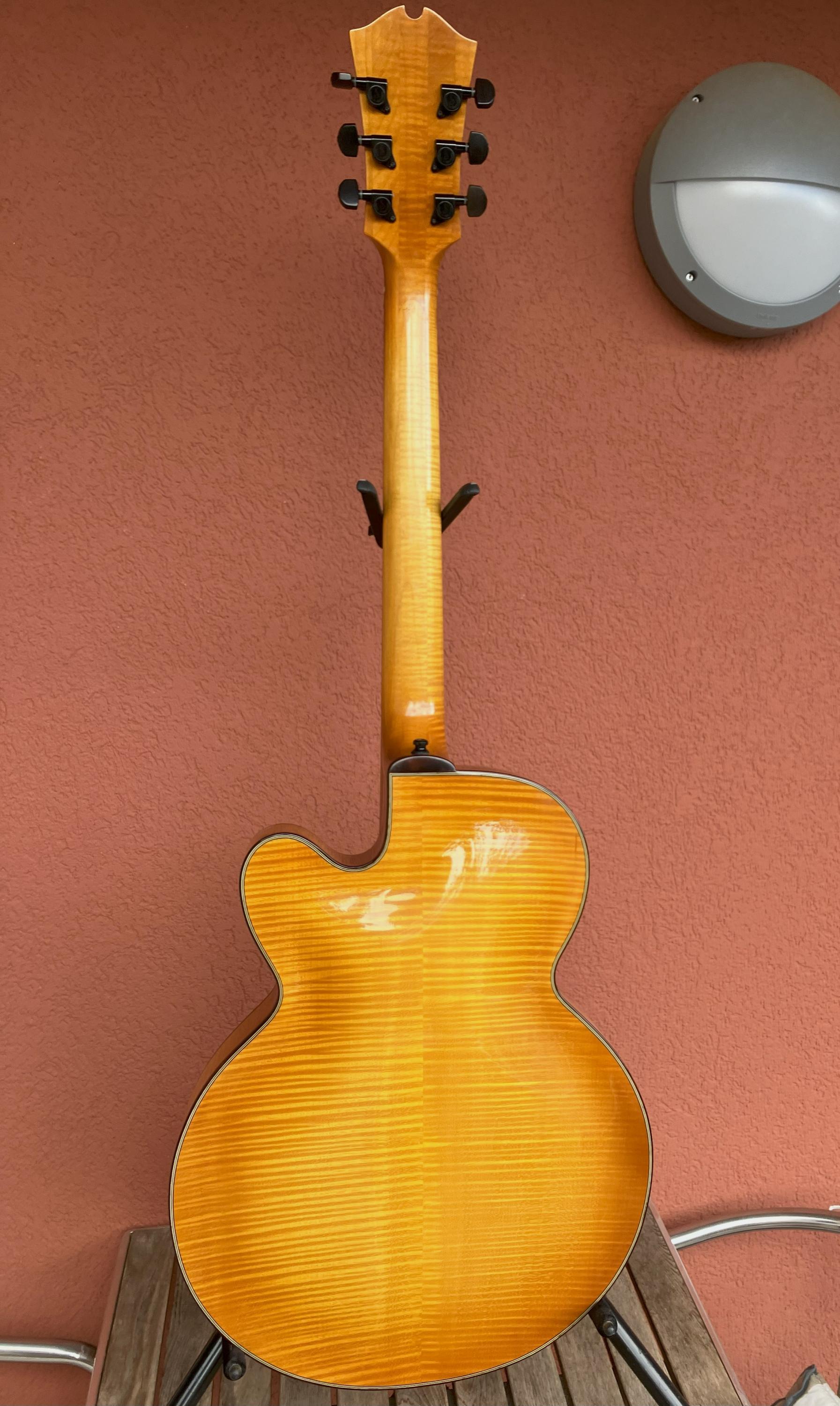 Jaén Jamaica 15'' Archtop Solid Wood 2016-04-jpg