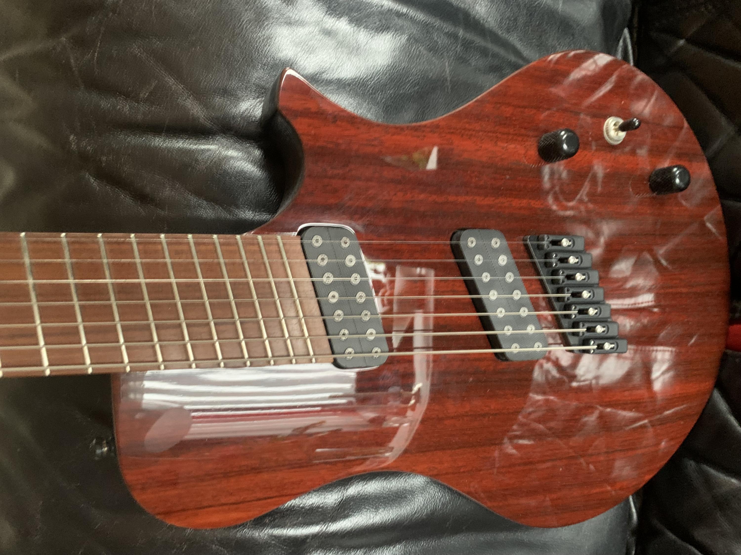 Used Oni Singlecut Multiscale solid body 7-string guitar-kroppen-forfra-jpg