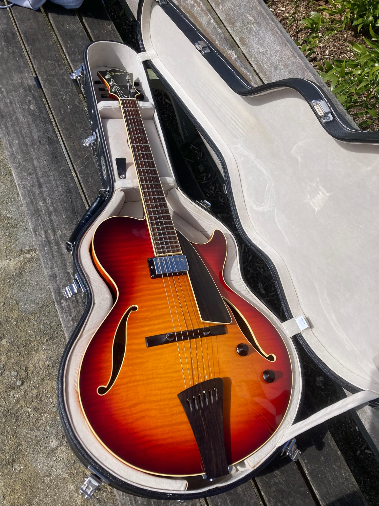 Collings Eastside LC Deluxe - Video-att-fqbhhurppnqoiwjq4set8n_gxer_vdd8publal2nrje-jpg