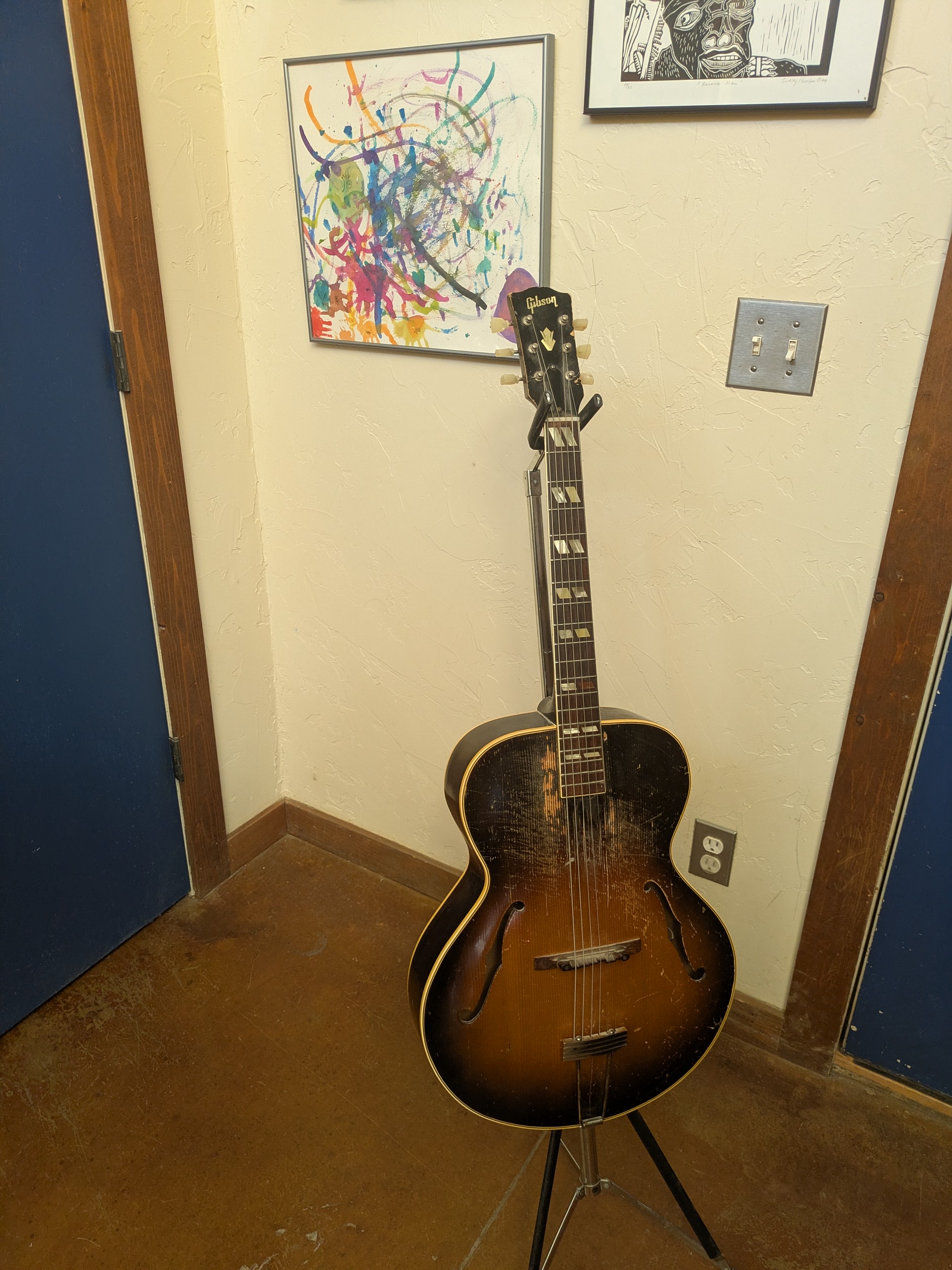 1949 Gibson L-4 archtop. Players grade-pxl_20251111_232153660-jpg