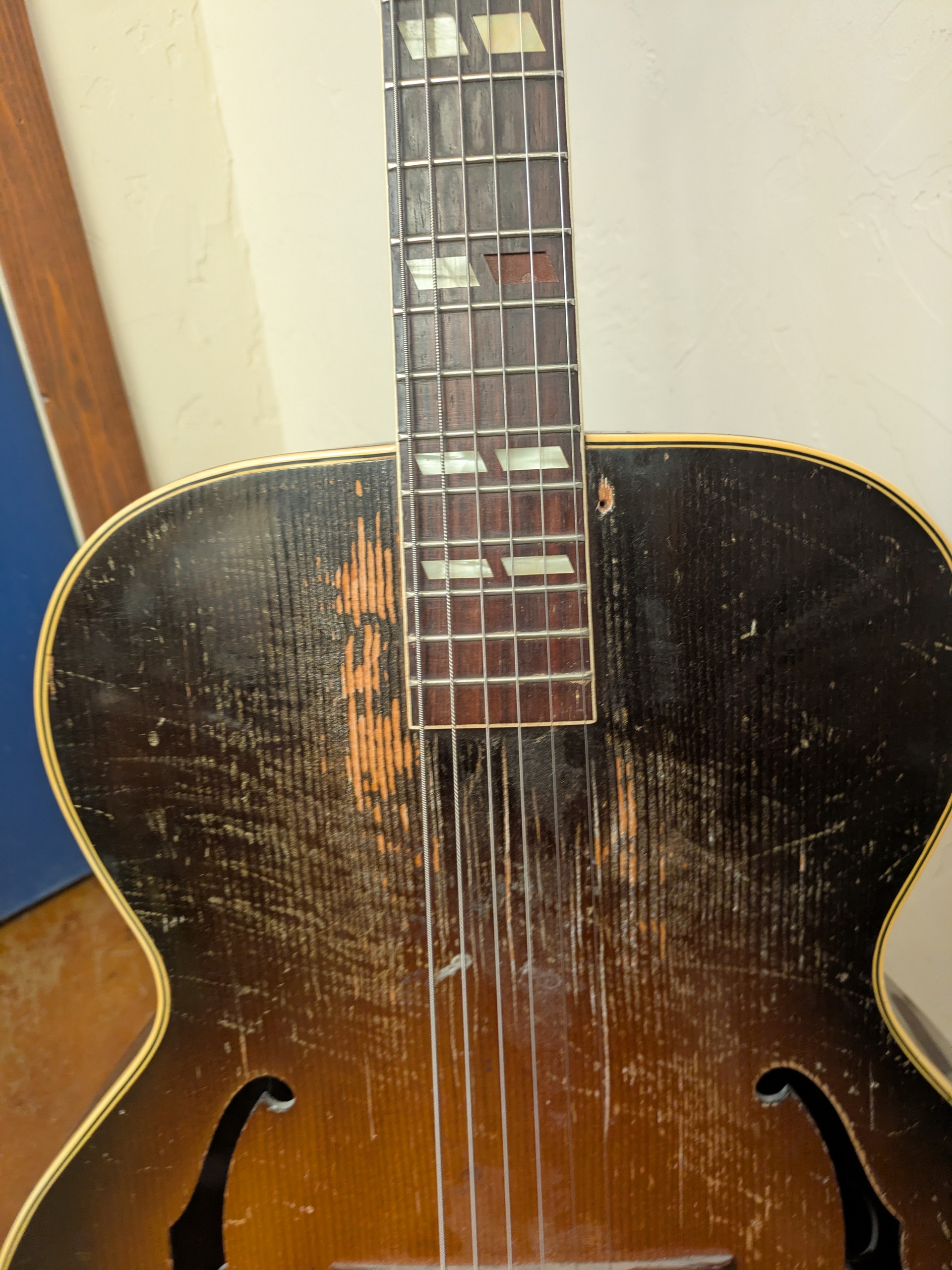 1949 Gibson L-4 archtop. Players grade-pxl_20251111_232157815-mp-jpg