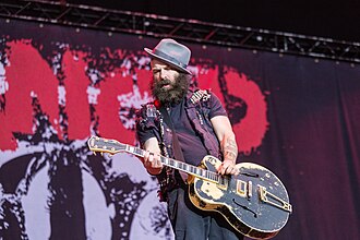 1949 Gibson L-4 archtop. Players grade-20170617-261-nova_rock_2017-rancid-tim_armstrong-jpg
