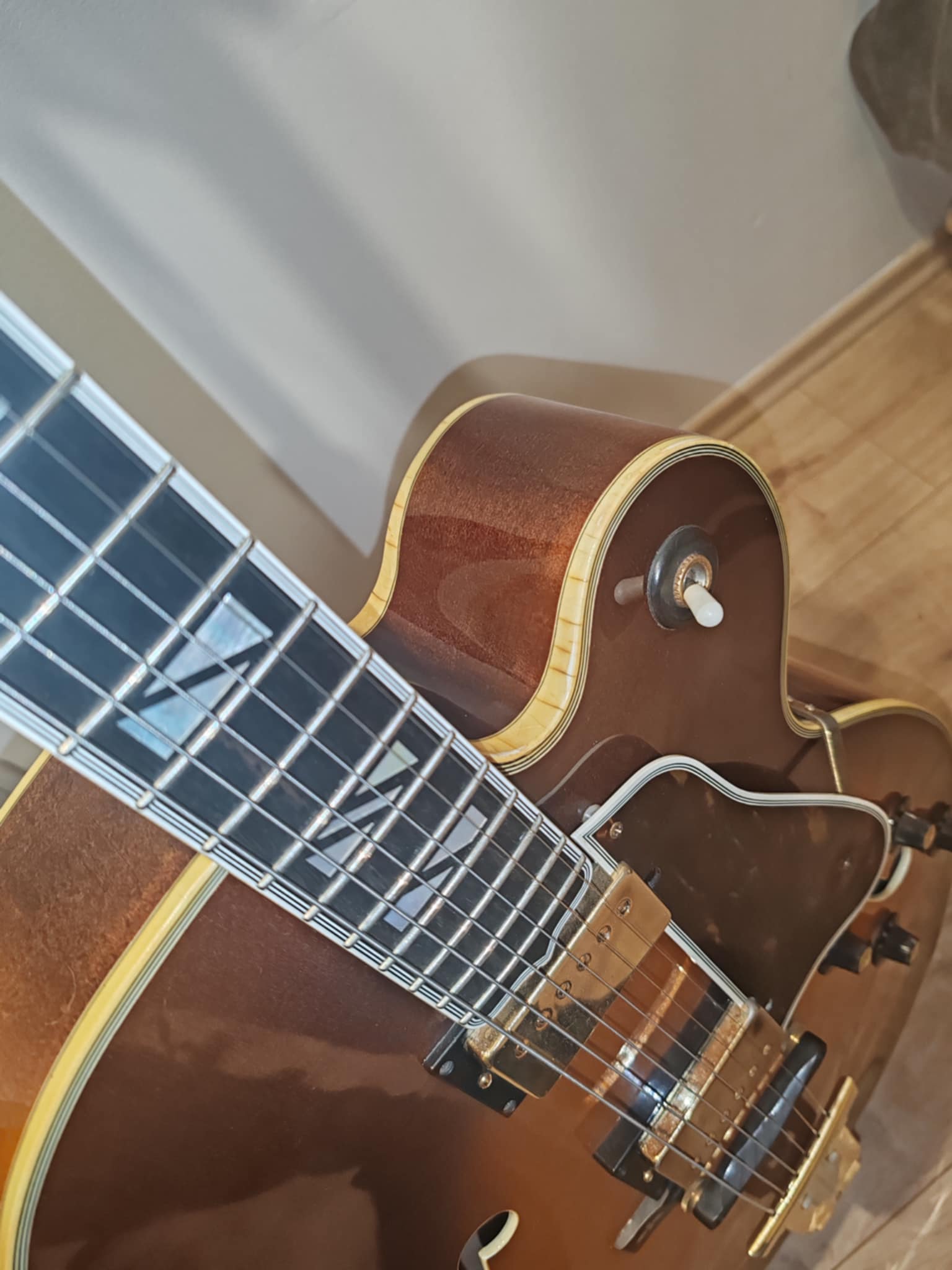 Aria Pro II PE 180 sunburst japan-9184a8cd-3943-4d20-a0f9-16aaa02a83c4-jpg